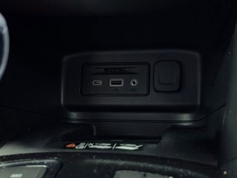 Used 2024 Chevrolet Equinox Premier AWD/4WD image 38