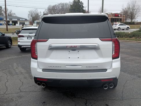 Used 2021 GMC Yukon Denali w/ Denali Premium Package image 4