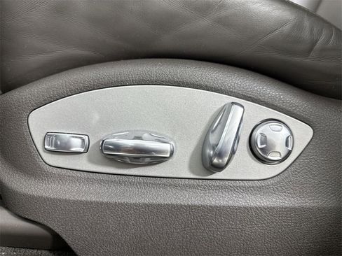 Certified 2023 Porsche Macan image 40