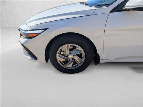 New 2026 Hyundai Elantra SE FWD image 10