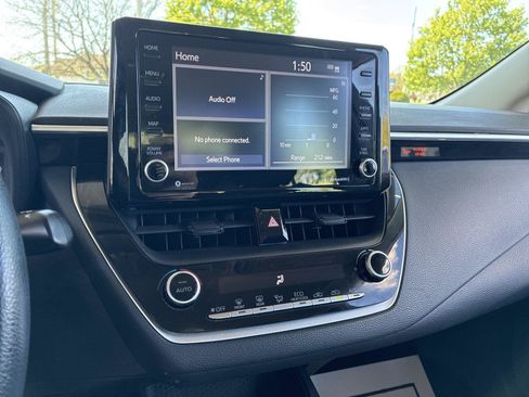 Used 2022 Toyota Corolla LE FWD image 19