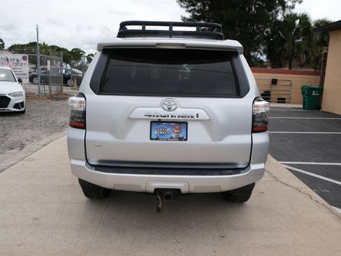 Used 2022 Toyota 4Runner SR5 Premium w/ Moonroof Package AWD/4WD image 6