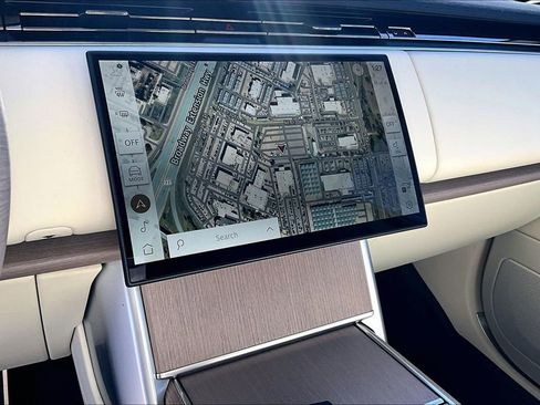 New 2026 Land Rover Range Rover SE image 7