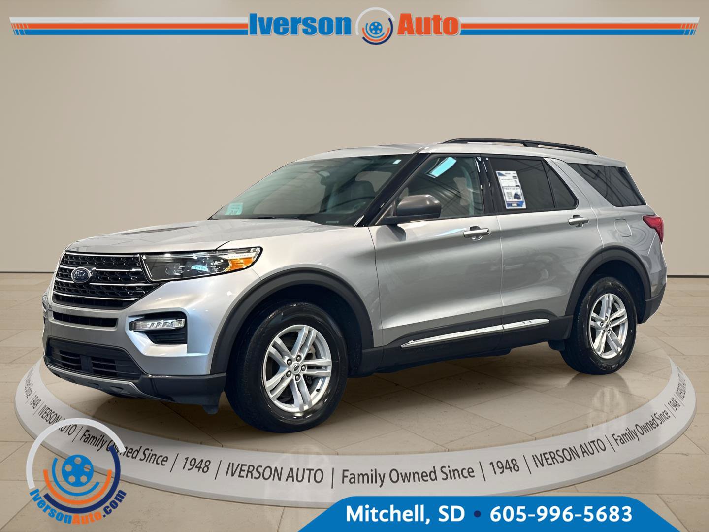 Used 2024 Ford Explorer XLT w/ Equipment Group 202A AWD/4WD image 5
