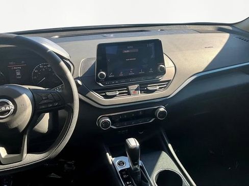 Used 2025 Nissan Altima 2.5 S image 9