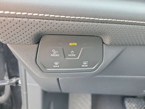 Used 2026 Volkswagen Atlas Cross Sport SE AWD/4WD image 25