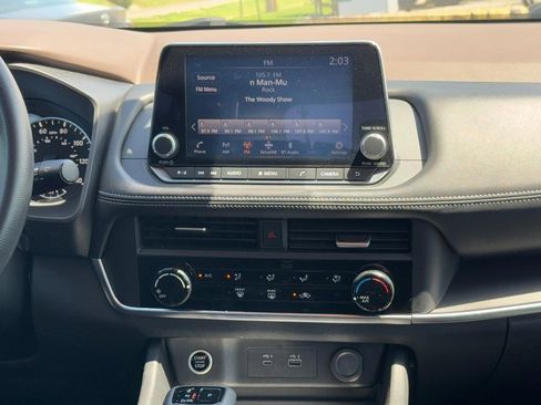 Used 2023 Nissan Rogue S FWD image 15