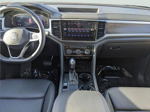 Used 2023 Volkswagen Atlas SE w/ Panoramic Sunroof Package FWD image 13
