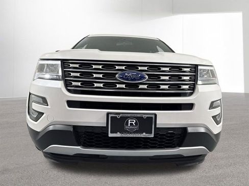 Used 2017 Ford Explorer XLT AWD/4WD image 25