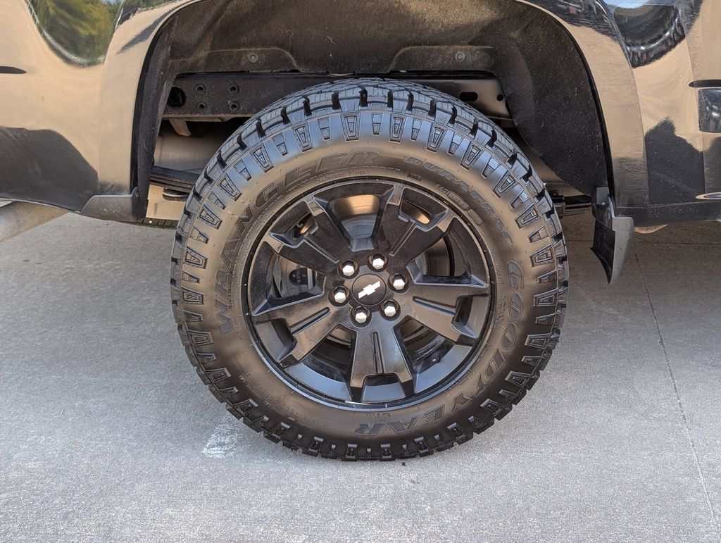 Used 2022 Chevrolet Colorado Z71 w/ Z71 Midnight Edition AWD/4WD image 3