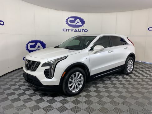 Used 2021 Cadillac XT4 Luxury w/ Cold Weather Package FWD image 7