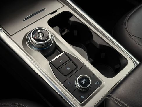 Used 2024 Ford Explorer XLT w/ Equipment Group 202A image 40