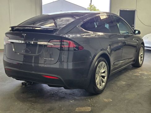 Used 2020 Tesla Model X Long Range image 4