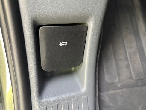 Used 2024 Land Rover Defender 110 S AWD/4WD image 38