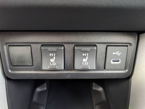 Used 2025 Toyota Corolla Cross XLE image 20