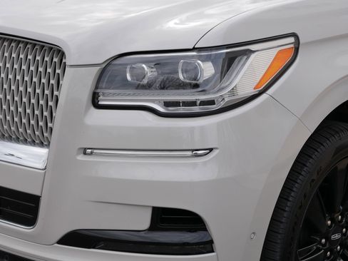 Used 2022 Lincoln Navigator L Reserve w/ Equipment Group 201A image 16