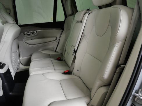 Used 2025 Volvo XC90 T8 Plus w/ Protection Package Premier AWD/4WD image 17