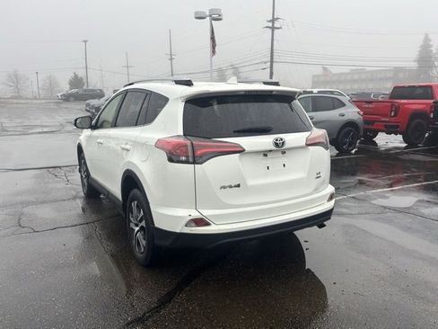 Used 2016 Toyota RAV4 LE image 7