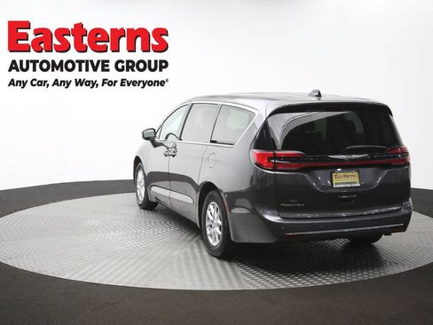 Used 2023 Chrysler Pacifica Touring-L FWD image 67