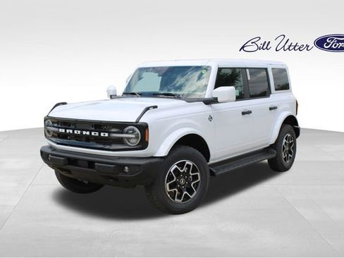 New 2026 Ford Bronco Outer Banks AWD/4WD image 1