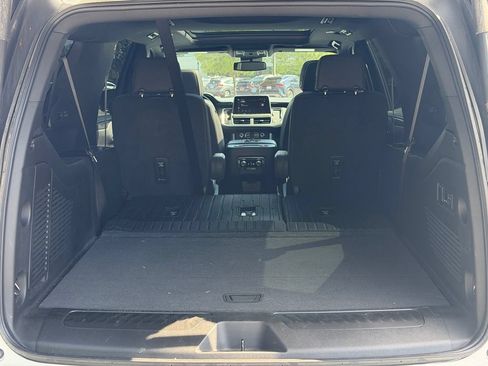 Used 2023 GMC Yukon XL SLT w/ SLT Luxury Package AWD/4WD image 7