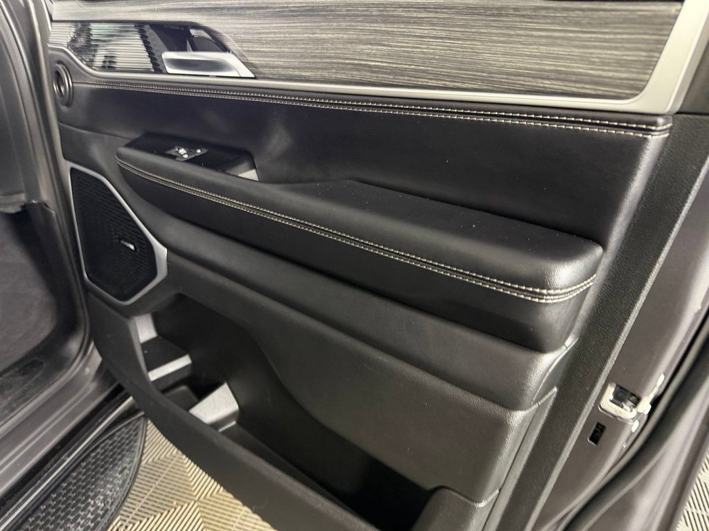 Used 2023 Jeep Wagoneer Series III w/ Preferred Equipment Group AWD/4WD image 37