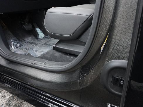 Used 2024 BMW iX xDrive50 w/ Premium Package image 33