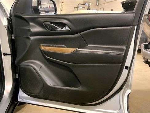 Used 2018 GMC Acadia SLE image 22