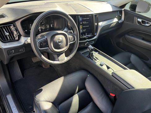 Used 2018 Volvo XC60 T5 Momentum w/ Protection Package Premier image 17