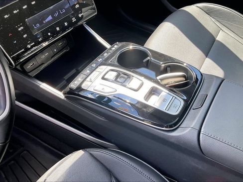 Used 2024 Hyundai Tucson Limited AWD/4WD image 16