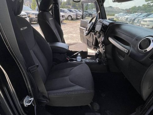 Used 2015 Jeep Wrangler Unlimited Rubicon w/ Connectivity Group AWD/4WD image 26