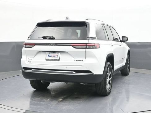 Used 2024 Jeep Grand Cherokee Limited w/ Trailer Tow Package AWD/4WD image 12