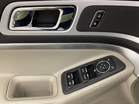 Used 2013 Ford Explorer XLT image 38