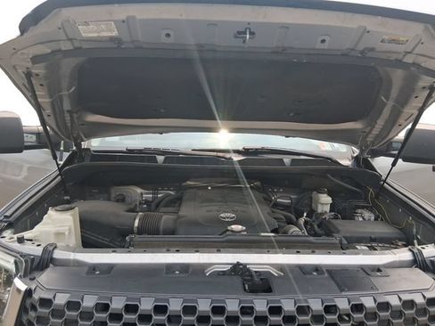 Used 2018 Toyota Tundra SR5 w/ TRD Off Road Package AWD/4WD image 20