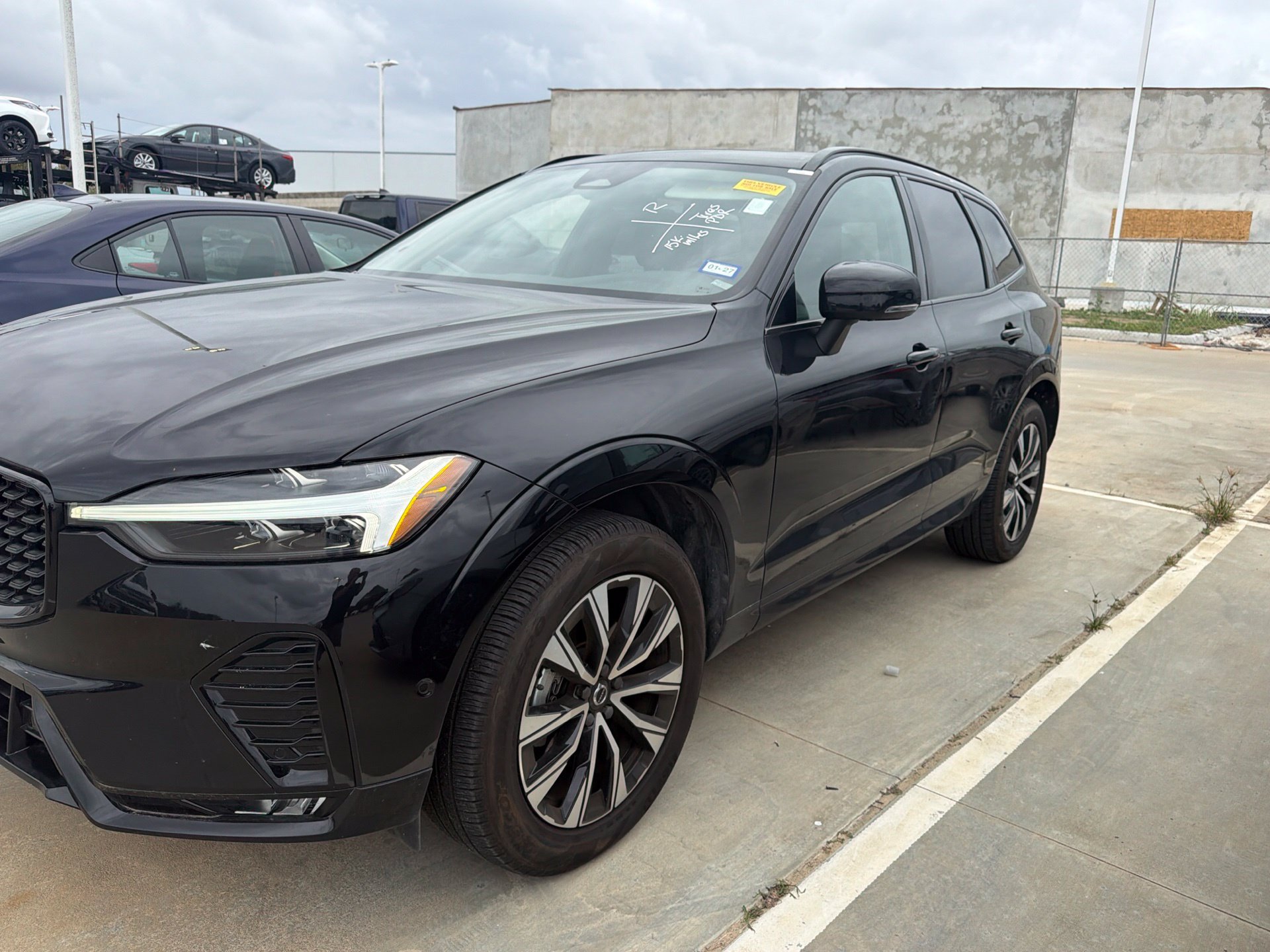 Used 2025 Volvo XC60 B5 Plus AWD/4WD image 8