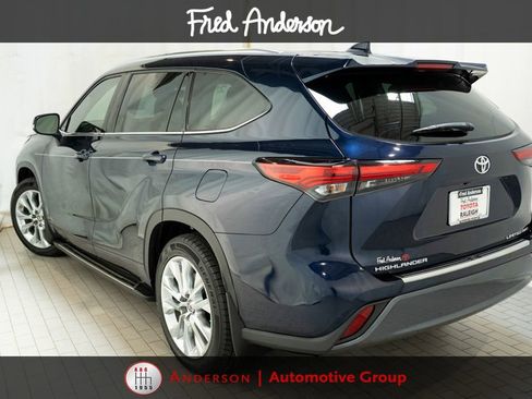 Used 2021 Toyota Highlander Limited AWD/4WD image 3