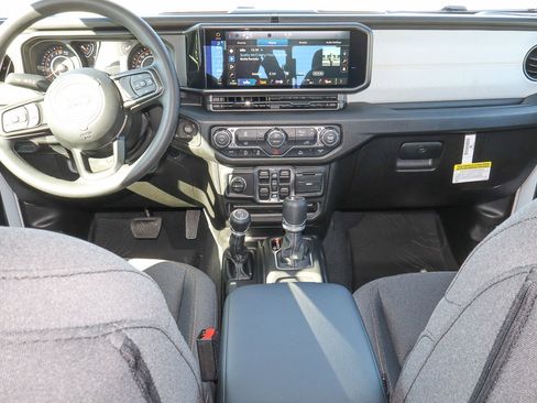 New 2026 Jeep Gladiator Sport AWD/4WD image 17