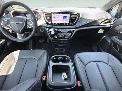 New 2026 Chrysler Pacifica Select image 2