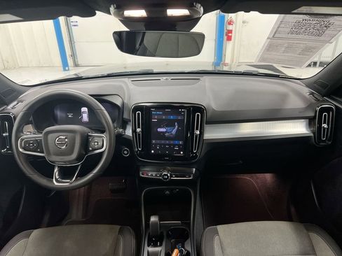 Used 2023 Volvo XC40 B5 Core AWD/4WD image 10