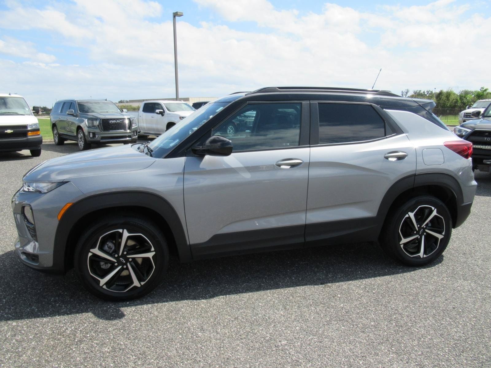 Used 2023 Chevrolet TrailBlazer RS w/ Sun and Liftgate Package AWD/4WD image 4
