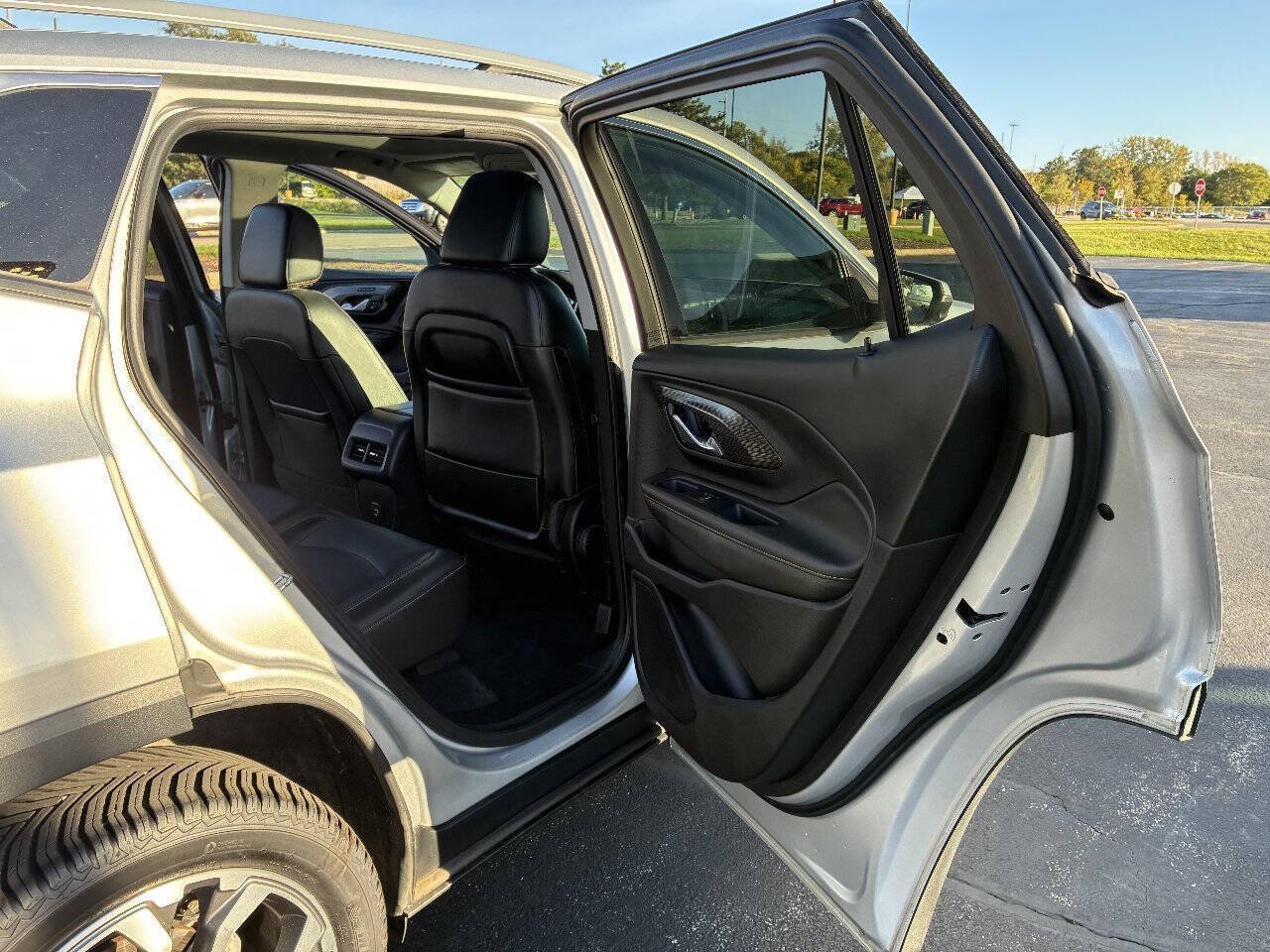 Used 2020 GMC Terrain SLT w/ GMC Pro Grade Package AWD/4WD image 24