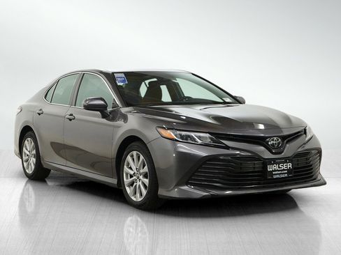 Used 2018 Toyota Camry LE image 7