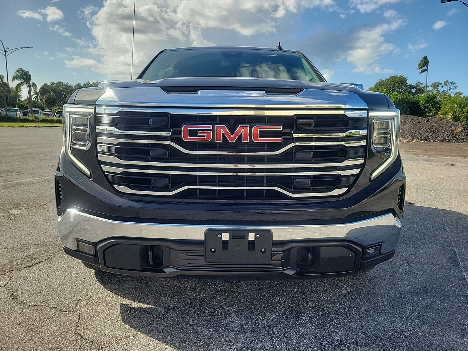 Certified 2025 GMC Sierra 1500 SLT RWD image 5