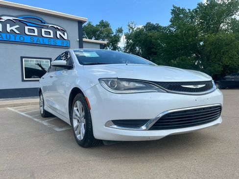 Used 2015 Chrysler 200 Limited image 5