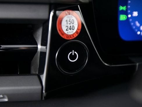 Certified 2025 Porsche Macan 4S Electric image 24