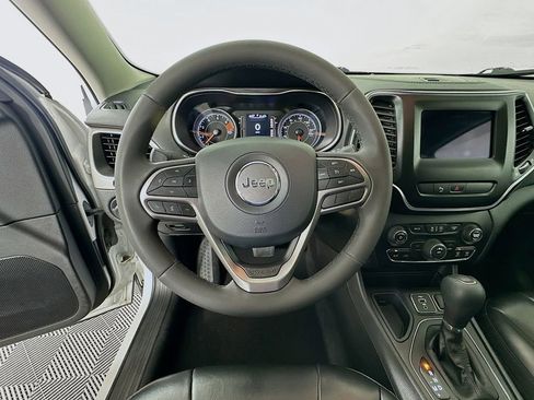 Used 2020 Jeep Cherokee Latitude Plus image 11