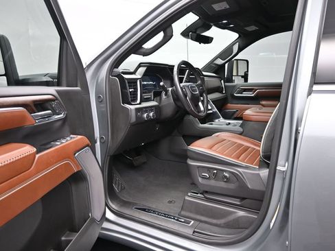 Used 2024 GMC Sierra 2500 Denali Ultimate w/ Max Trailering Package AWD/4WD image 9