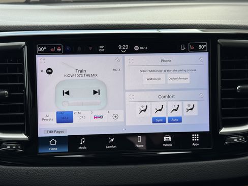 Used 2025 Chrysler Pacifica Select image 13