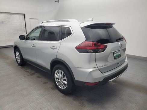 Used 2018 Nissan Rogue SV image 3