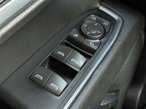 Used 2025 GMC Sierra 1500 SLT image 21